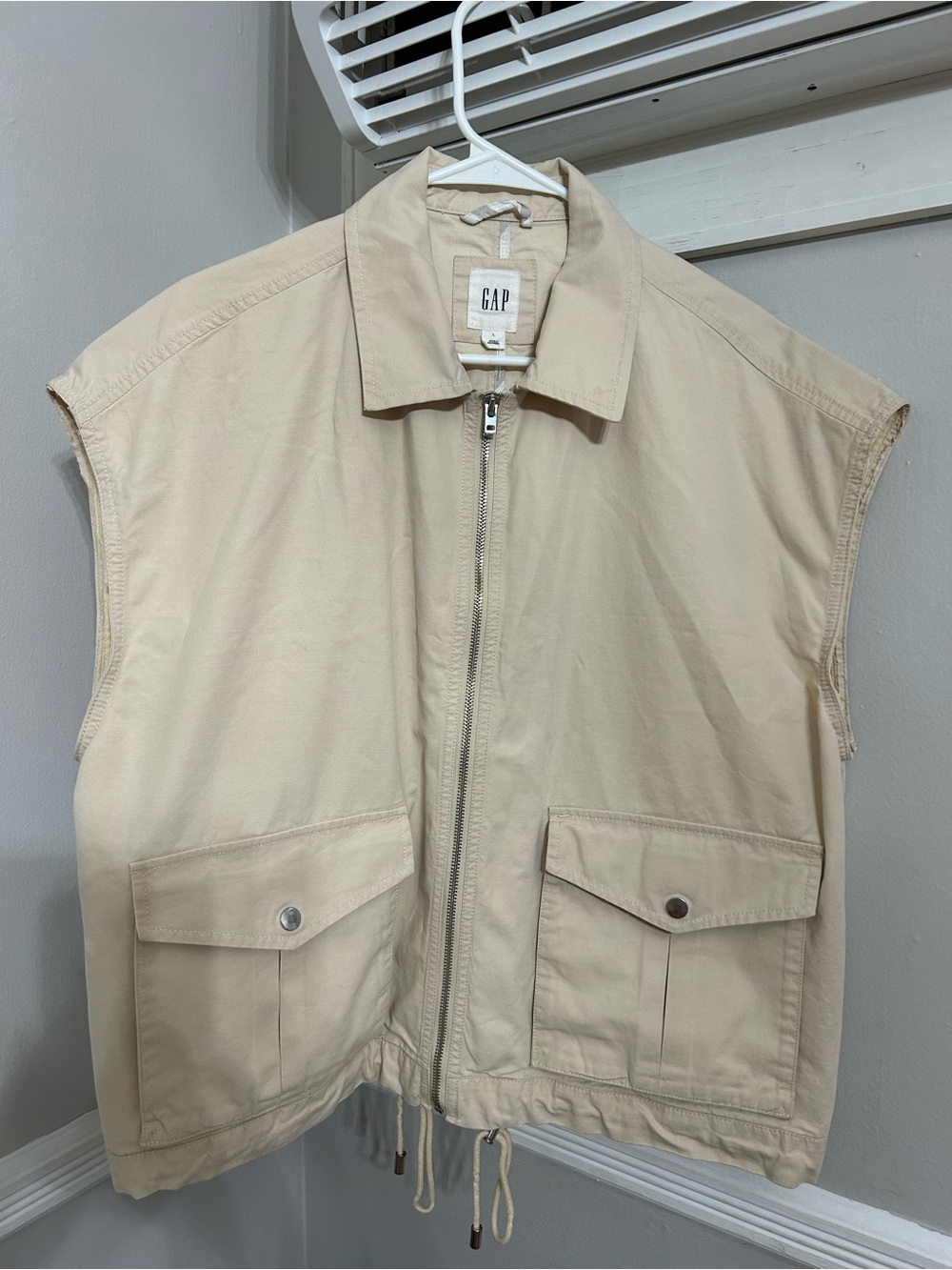 GAP Men's Light Beige Utility Zip Vest